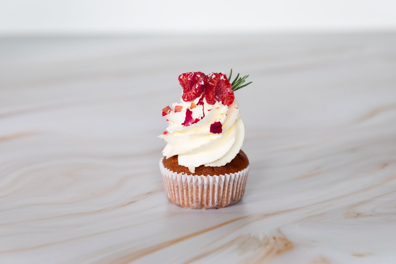 Vanilkový cupcakes s malinami 